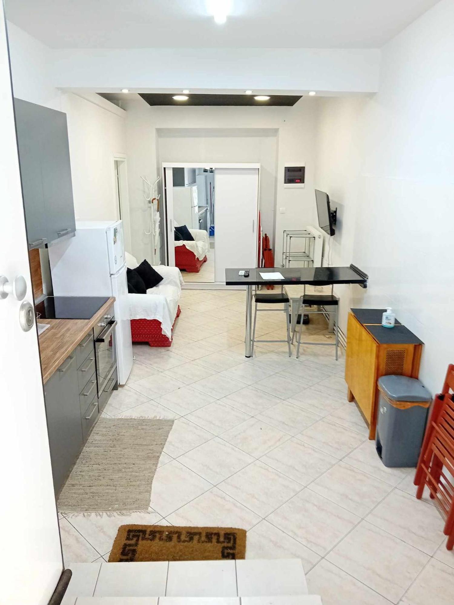 Comfy Studio In The Center